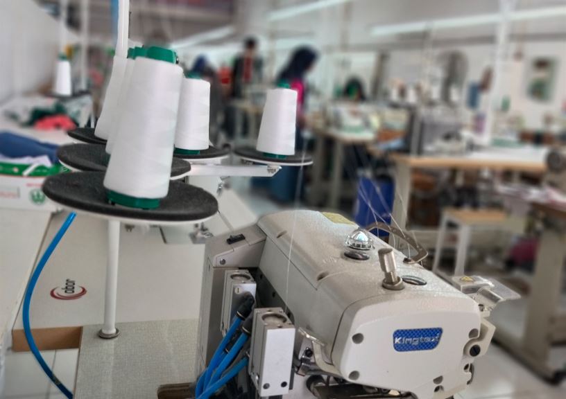 Ini Perbedaan Pesan Baju di Garment dan Konveksi Anda Pilih Mana?